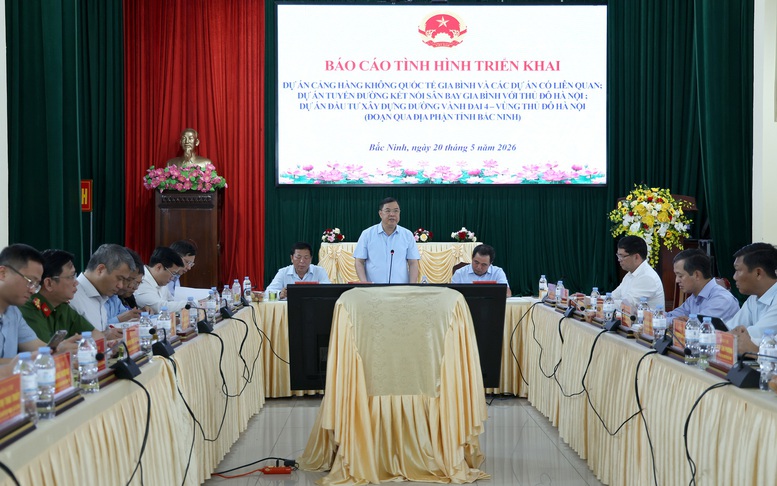 Phó Thủ tướng Thường trực Phạm Gia Túc kiểm tra tiến độ dự án sân bay Gia Bình, tuyến đường Vành đai 4 - Vùng Thủ đô- Ảnh 2.