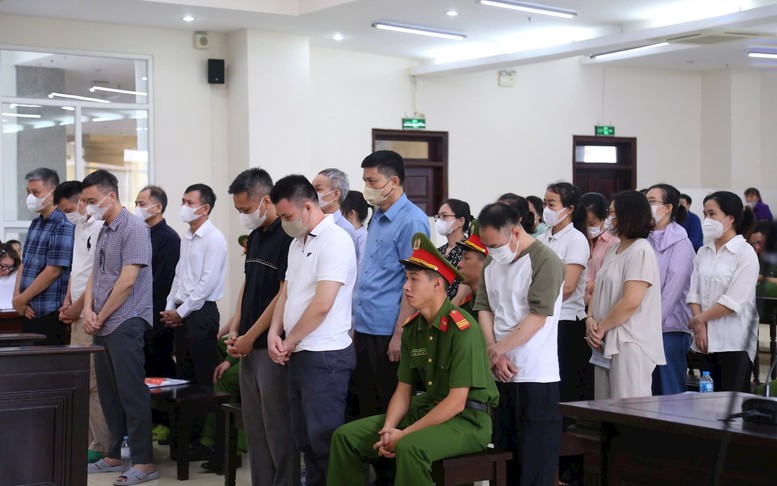 Xét xử phúc thẩm hai cựu Cục trưởng Cục An toàn thực phẩm và đồng phạm