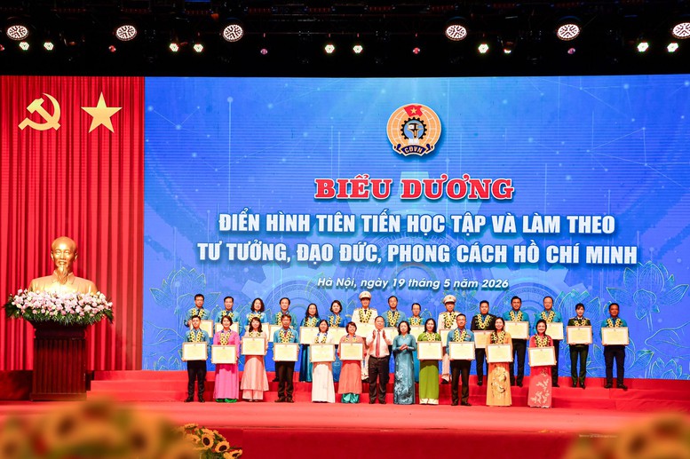 Lãnh đạo ngân hàng được vinh danh học tập và làm theo tư tưởng Hồ Chí Minh- Ảnh 2.
