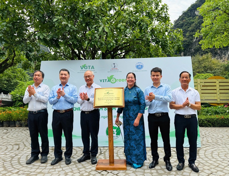Gắn biển 'Du lịch xanh VITA GREEN' cho 4 đơn vị tại Ninh Bình
- Ảnh 1.