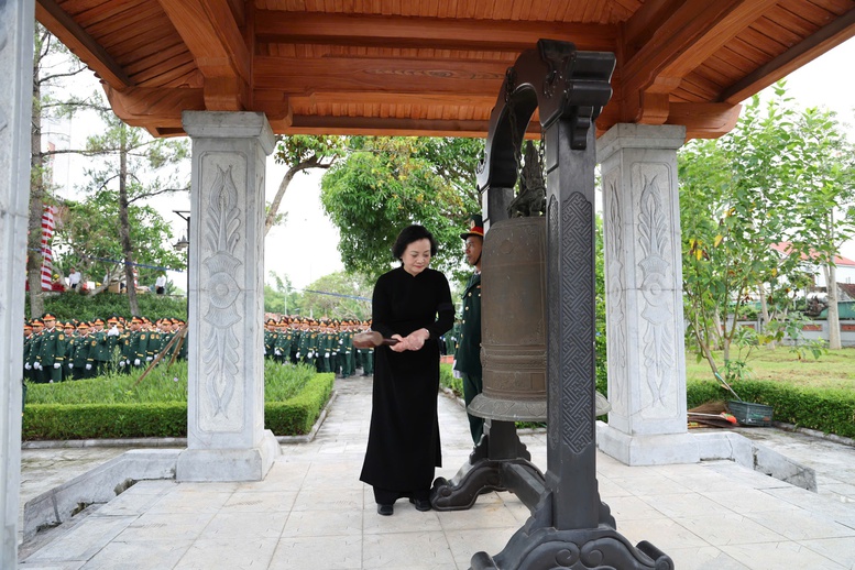 Đón 80 hài cốt liệt sĩ quân tình nguyện, chuyên gia Việt Nam hy sinh trên đất Lào trở về đất mẹ- Ảnh 3. Đón 80 hài cốt liệt sĩ quân tình nguyện, chuyên gia Việt Nam hy sinh trên đất Lào trở về đất mẹ- Ảnh 3.