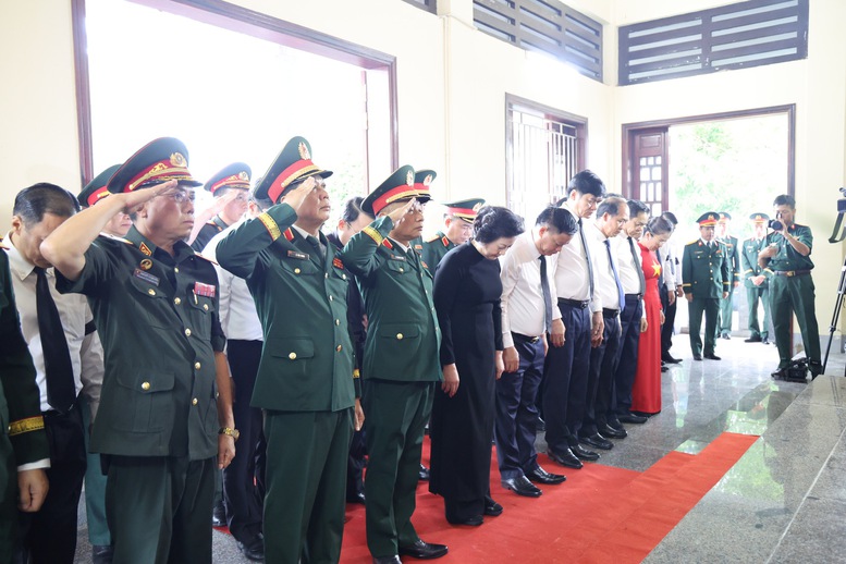 Đón 80 hài cốt liệt sĩ quân tình nguyện, chuyên gia Việt Nam hy sinh trên đất Lào trở về đất mẹ- Ảnh 2. Đón 80 hài cốt liệt sĩ quân tình nguyện, chuyên gia Việt Nam hy sinh trên đất Lào trở về đất mẹ- Ảnh 2.