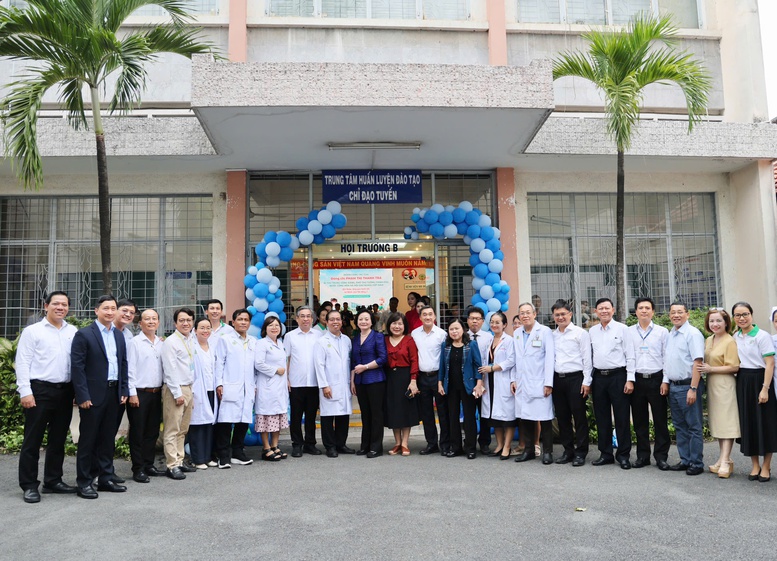 Phó Thủ tướng Phạm Thị Thanh Trà thăm bệnh nhi ung thư tại Bệnh viện Nhi đồng 2- Ảnh 8.