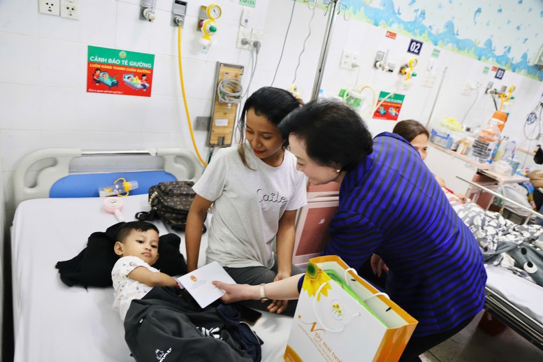 Phó Thủ tướng Phạm Thị Thanh Trà thăm bệnh nhi ung thư tại Bệnh viện Nhi đồng 2- Ảnh 5.
