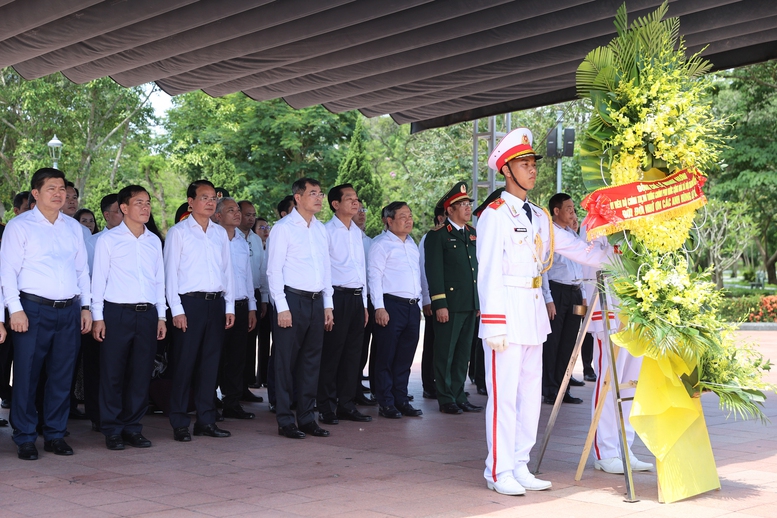 Thủ tướng dự lễ viếng, truy điệu và an táng hài cốt liệt sĩ tại Quảng Trị- Ảnh 3.