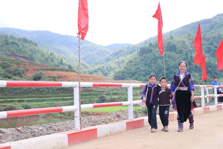 Cầu Háng Gàng - Vì tầm vóc Việt: Nhịp cầu mang cơ hội cho người dân vùng cao- Ảnh 2. Cầu Háng Gàng - Vì tầm vóc Việt: Nhịp cầu mang cơ hội cho người dân vùng cao- Ảnh 2.