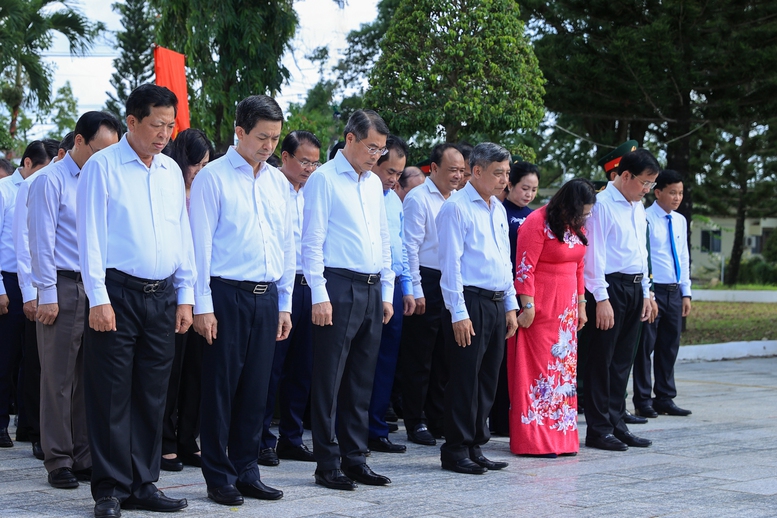Thủ tướng Lê Minh Hưng: Cần Thơ cần đổi mới mạnh mẽ tư duy, quyết tâm, nỗ lực cao hơn rất nhiều để bứt phá- Ảnh 12. Thủ tướng Lê Minh Hưng: Cần Thơ cần đổi mới mạnh mẽ tư duy, quyết tâm, nỗ lực cao hơn rất nhiều để bứt phá- Ảnh 12.