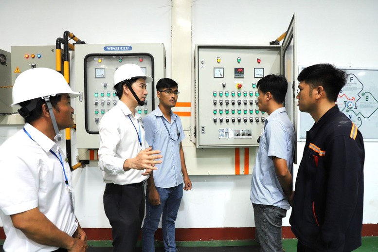 EVNSPC: Tăng cường thực hành tiết kiệm điện tại nơi làm việc- Ảnh 3. EVNSPC: Tăng cường thực hành tiết kiệm điện tại nơi làm việc- Ảnh 3.