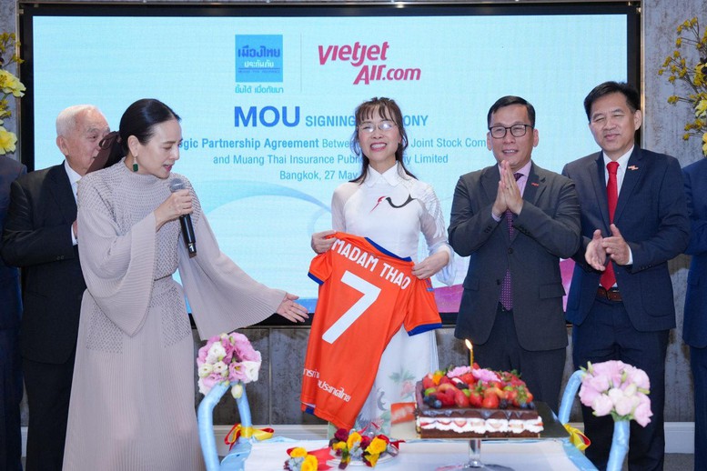 Vietjet đồng hành cùng bóng đá và tình hữu nghị Việt Nam - Thái Lan- Ảnh 2.