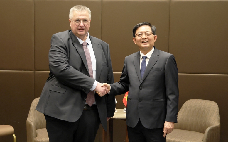 Phó Thủ tướng Hồ Quốc Dũng gặp Phó Thủ tướng Liên bang Nga Alexey Overchuk