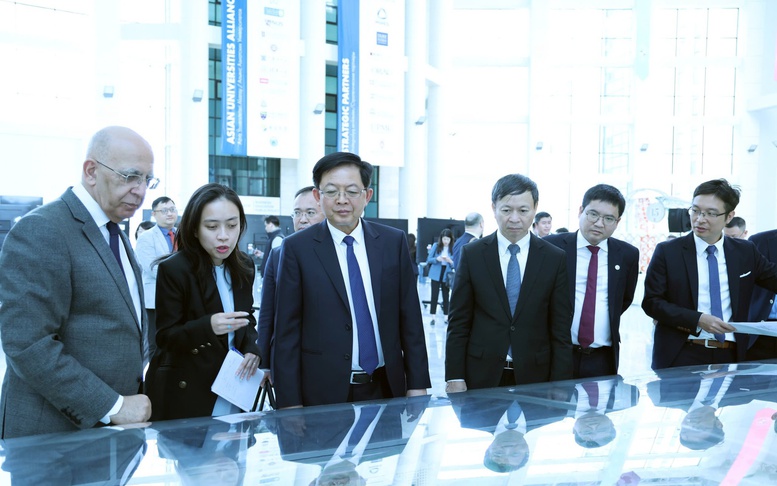 Phó Thủ tướng Hồ Quốc Dũng thăm Đại học hàng đầu Kazakhstan và Trung tâm đổi mới sáng tạo Astana Hub