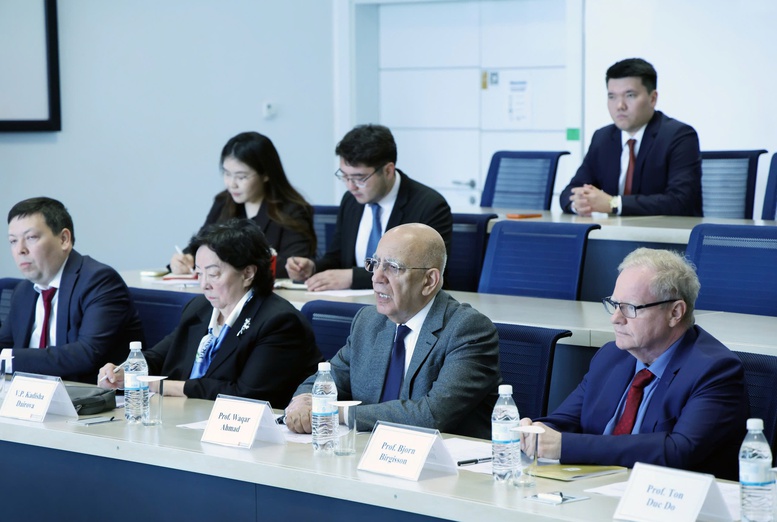 Phó Thủ tướng Hồ Quốc Dũng thăm Đại học hàng đầu Kazakhstan và Trung tâm đổi mới sáng tạo Astana Hub- Ảnh 4.