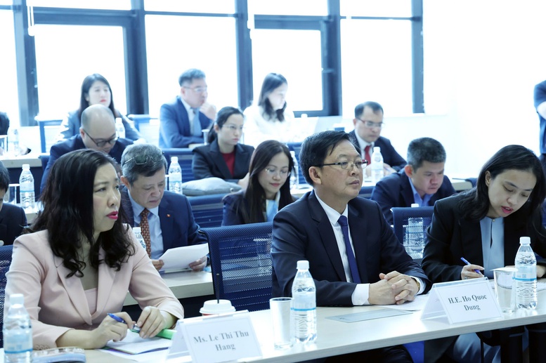 Phó Thủ tướng Hồ Quốc Dũng thăm Đại học hàng đầu Kazakhstan và Trung tâm đổi mới sáng tạo Astana Hub- Ảnh 3.