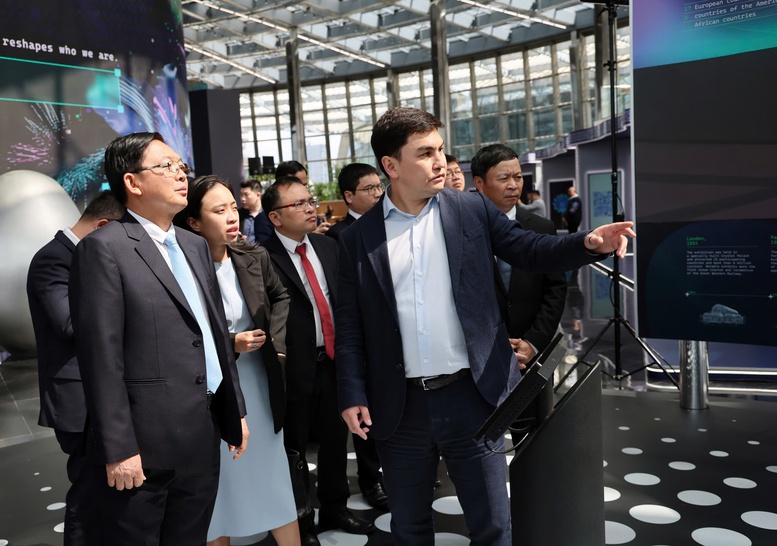 Phó Thủ tướng Hồ Quốc Dũng thăm Đại học hàng đầu Kazakhstan và Trung tâm đổi mới sáng tạo Astana Hub- Ảnh 6.