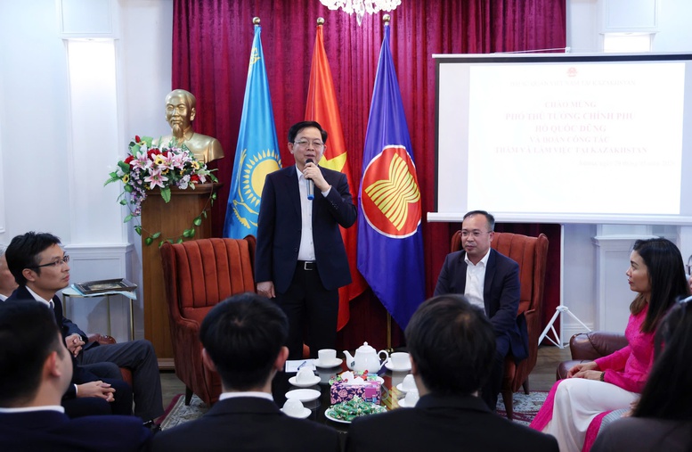 Phó Thủ tướng Hồ Quốc Dũng thăm Đại học hàng đầu Kazakhstan và Trung tâm đổi mới sáng tạo Astana Hub- Ảnh 8.