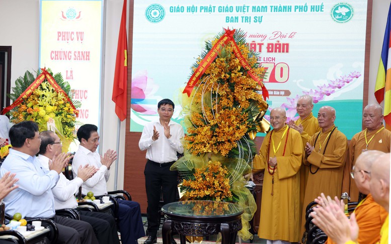 Phó Thủ tướng Nguyễn Văn Thắng chúc mừng Đại lễ Phật đản tại Huế
