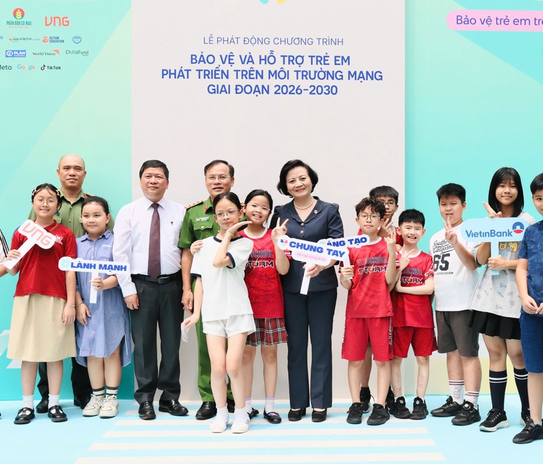 Ph&oacute; Thủ tướng Phạm Thị Thanh Tr&agrave;: Kh&ocirc;ng để trẻ em đối diện với tổn thương trong thế giới ảo- Ảnh 6.