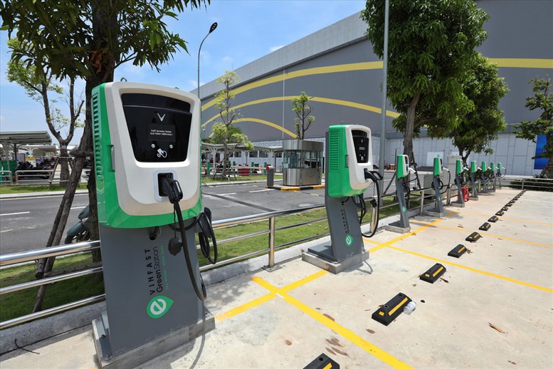 Lắp bổ sung trạm sạc điện trên cao tốc Bắc-Nam - Ảnh 1. Lắp bổ sung trạm sạc điện trên cao tốc Bắc-Nam - Ảnh 1.