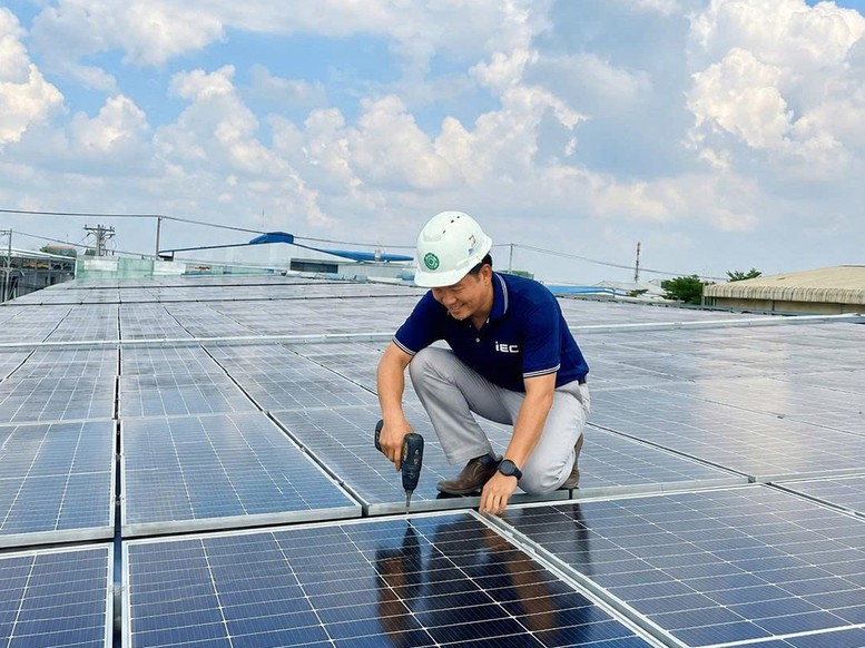 TPHCM thúc đẩy phát triển điện mặt trời mái nhà, hướng tới sử dụng năng lượng xanh- Ảnh 2.