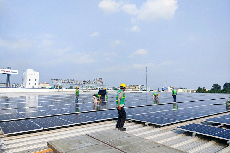 TPHCM thúc đẩy phát triển điện mặt trời mái nhà, hướng tới sử dụng năng lượng xanh- Ảnh 1.