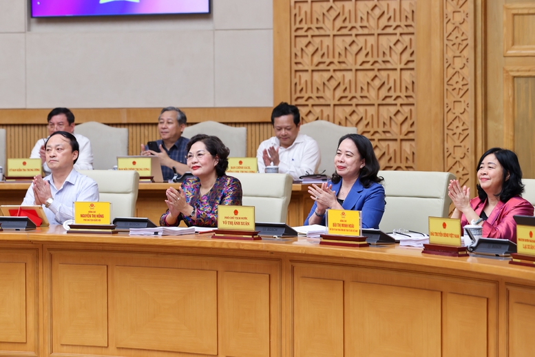 Thủ tướng Lê Minh Hưng chủ trì phiên họp thường kỳ đầu tiên của Chính phủ khóa XVI- Ảnh 3.