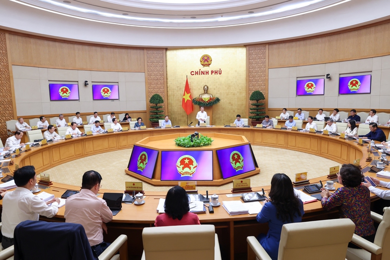 Thủ tướng Lê Minh Hưng chủ trì phiên họp thường kỳ đầu tiên của Chính phủ khóa XVI- Ảnh 1.