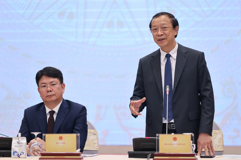 Dùng chung một bộ sách giáo khoa nhưng không giới hạn học liệu- Ảnh 1.