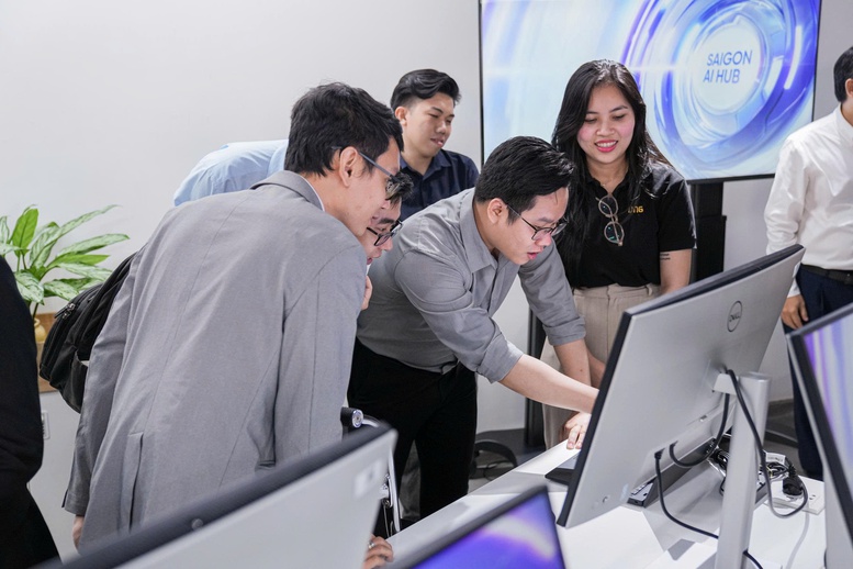 Ra mắt mô hình thí nghiệm AI ứng dụng đầu tiên tại Việt Nam- Ảnh 2.