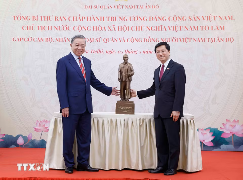 Tổng Bí thư, Chủ tịch nước Tô Lâm gặp gỡ cộng đồng người Việt Nam tại Ấn Độ- Ảnh 4.