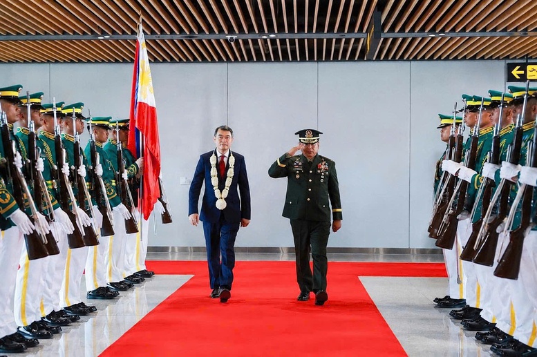 Thủ tướng Lê Minh Hưng tới Philippines tham dự Hội nghị Cấp cao ASEAN 48- Ảnh 1.