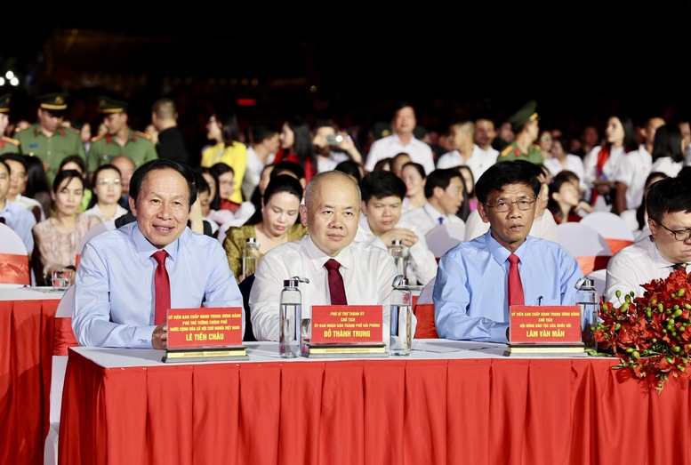 Phó Thủ tướng Lê Tiến Châu dự khai mạc Lễ hội Hoa Phượng Đỏ - Hải Phòng 2026- Ảnh 2.