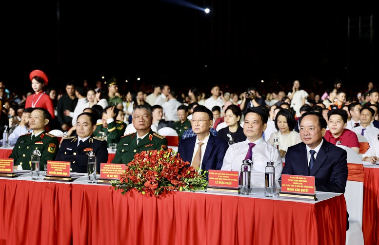 Phó Thủ tướng Lê Tiến Châu dự khai mạc Lễ hội Hoa Phượng Đỏ - Hải Phòng 2026- Ảnh 1.