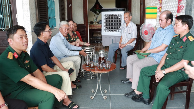 Khảo sát thực địa, làm rõ thông tin về mộ liệt sĩ tập thể tại Kinh thành Huế- Ảnh 1.