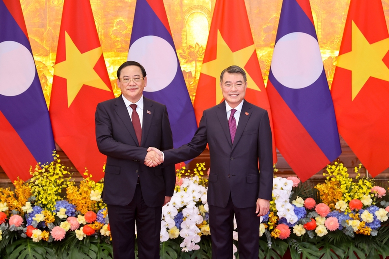 Thủ tướng Lào Sonexay Siphandone kết thúc chuyến thăm chính thức Việt Nam và dự AFF 2026- Ảnh 1.