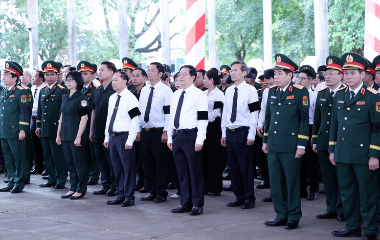 Phó Thủ tướng Hồ Quốc Dũng dự Lễ truy điệu, an táng hài cốt liệt sĩ tại xã Đức Cơ, Gia Lai- Ảnh 2. Phó Thủ tướng Hồ Quốc Dũng dự Lễ truy điệu, an táng hài cốt liệt sĩ tại xã Đức Cơ, Gia Lai- Ảnh 2.