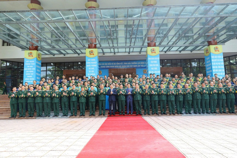 Đại tướng Phan Văn Giang dự Lễ trao Giải thưởng Lao động sáng tạo trong Công đoàn Quân đội lần thứ I- Ảnh 4.