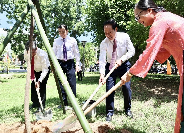 Đại học Cần Thơ phải tiên phong nghiên cứu, đổi mới sáng tạo và tư vấn chính sách cho sự phát triển vùng- Ảnh 8.