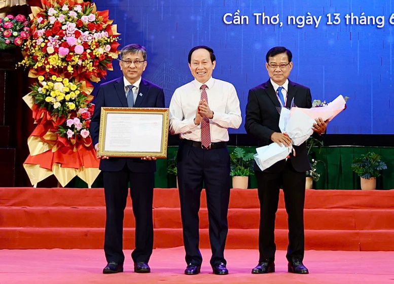 Đại học Cần Thơ phải tiên phong nghiên cứu, đổi mới sáng tạo và tư vấn chính sách cho sự phát triển vùng- Ảnh 2.