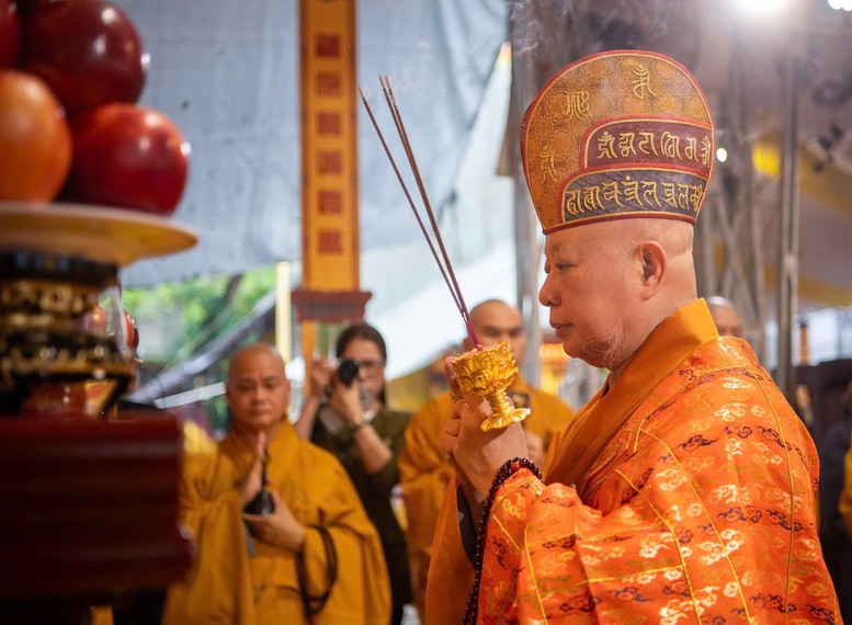 Lễ tưởng niệm, cầu siêu các anh hùng liệt sĩ tại Công viên Lê Thị Riêng- Ảnh 2. Lễ tưởng niệm, cầu siêu các anh hùng liệt sĩ tại Công viên Lê Thị Riêng- Ảnh 2.