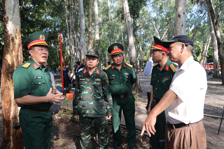Dùng công nghệ hiện đại tìm kiếm dấu tích hố chôn tập thể tại Công viên Lê Thị Riêng- Ảnh 2.