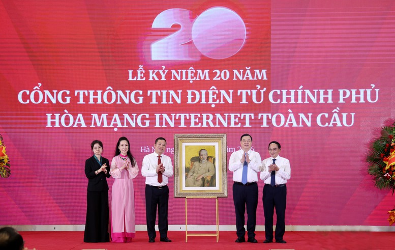Phó Thủ tướng Thường trực Phạm Gia Túc: Cổng TTĐT Chính phủ là cầu nối hữu hiệu giữa Chính phủ với người dân, DN, xã hội, bạn bè quốc tế- Ảnh 4.