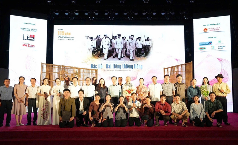 Chương trình nghệ thuật đặc biệt “Bác Hồ - Hai tiếng thiêng liêng” đến với khán giả Thanh Hóa- Ảnh 1.
