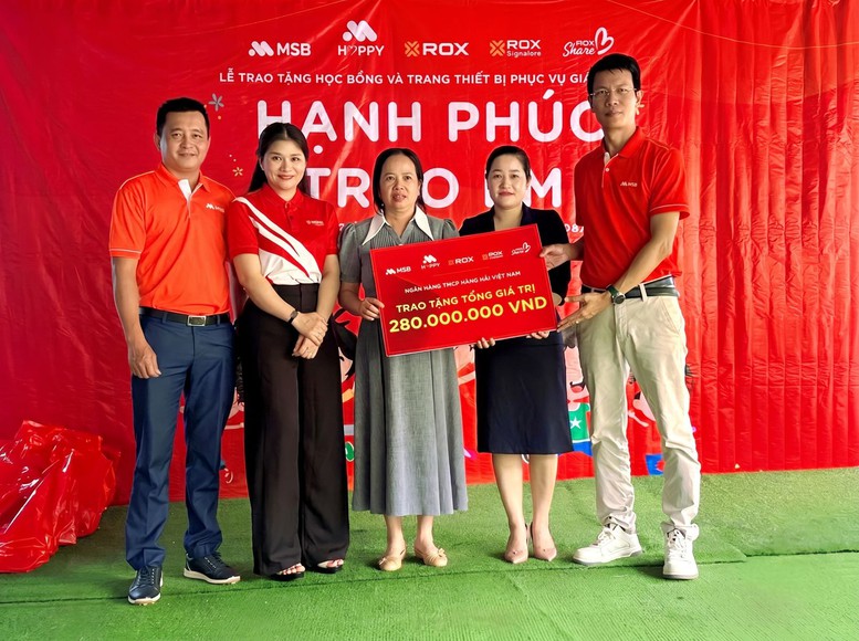 Mang yêu thương đến những điểm trường còn nhiều khó khăn- Ảnh 1.