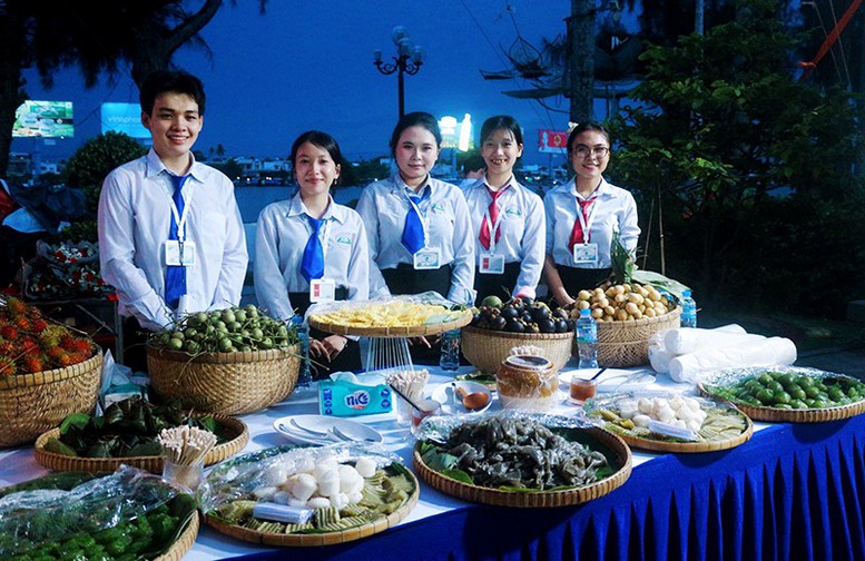 Từ Bến Ninh Kiều đến Đất Sen hồng: Những ngày hội níu chân du khách- Ảnh 2.