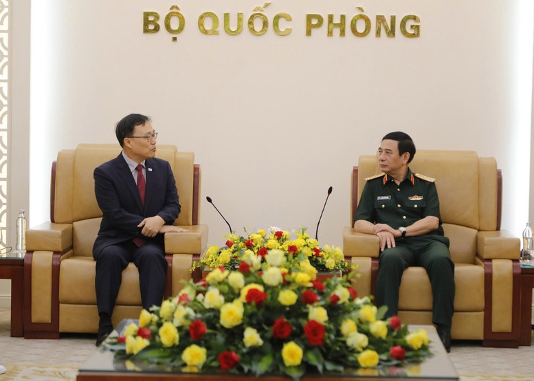 Phó Thủ tướng, Bộ trưởng Bộ Quốc phòng Phan Văn Giang tiếp Đại sứ Hàn Quốc tại Việt Nam- Ảnh 1.