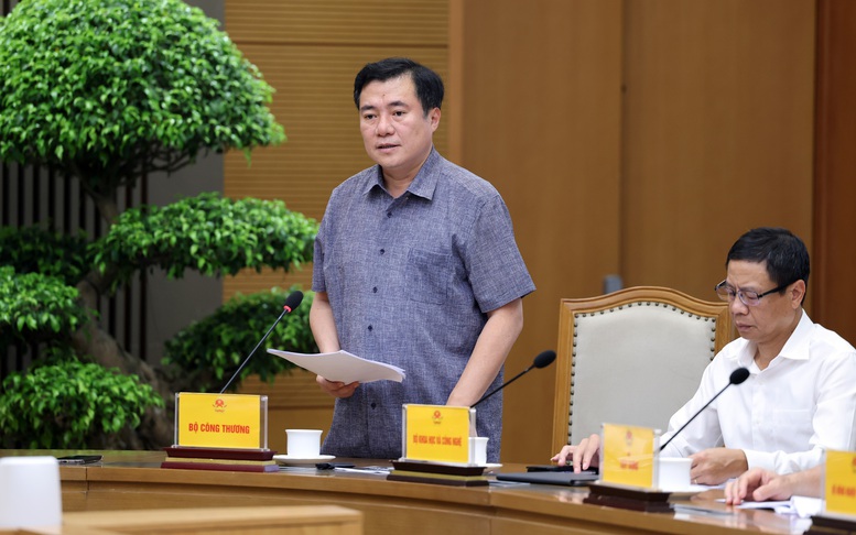 Phó Thủ tướng Thường trực Phạm Gia Túc yêu cầu bảo đảm nguồn cung, chất lượng và quyền lợi người tiêu dùng khi chuyển đổi sang xăng E10- Ảnh 2. Phó Thủ tướng Thường trực Phạm Gia Túc yêu cầu bảo đảm nguồn cung, chất lượng và quyền lợi người tiêu dùng khi chuyển đổi sang xăng E10- Ảnh 2.