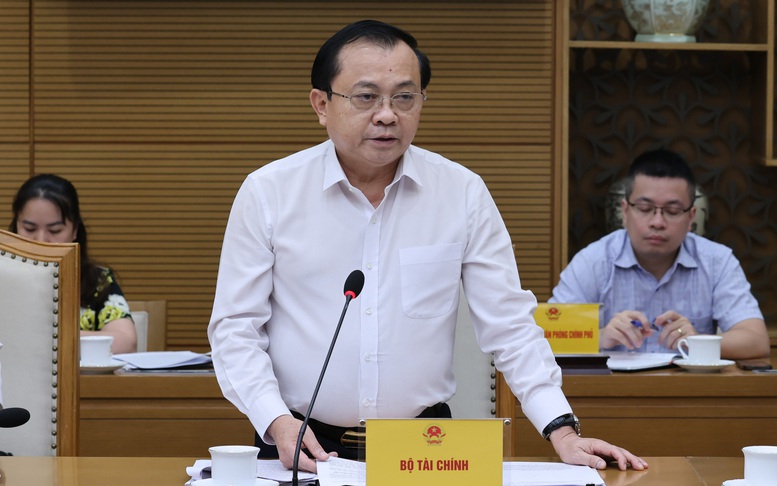 Phó Thủ tướng Thường trực Phạm Gia Túc yêu cầu bảo đảm nguồn cung, chất lượng và quyền lợi người tiêu dùng khi chuyển đổi sang xăng E10- Ảnh 3. Phó Thủ tướng Thường trực Phạm Gia Túc yêu cầu bảo đảm nguồn cung, chất lượng và quyền lợi người tiêu dùng khi chuyển đổi sang xăng E10- Ảnh 3.