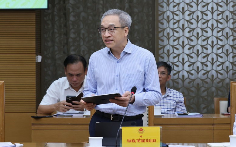 Phó Thủ tướng Thường trực Phạm Gia Túc yêu cầu bảo đảm nguồn cung, chất lượng và quyền lợi người tiêu dùng khi chuyển đổi sang xăng E10- Ảnh 5. Phó Thủ tướng Thường trực Phạm Gia Túc yêu cầu bảo đảm nguồn cung, chất lượng và quyền lợi người tiêu dùng khi chuyển đổi sang xăng E10- Ảnh 5.