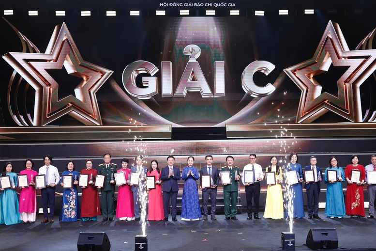 Chủ tịch Quốc hội Trần Thanh Mẫn: Báo chí phải tiên phong đổi mới để gánh vác trách nhiệm lớn hơn- Ảnh 4.