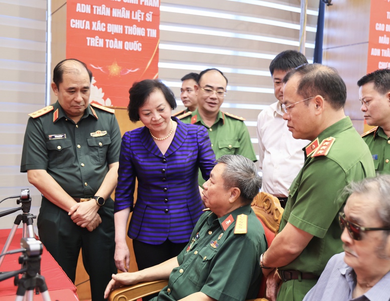 Phó Thủ tướng Phạm Thị Thanh Trà phát động cao điểm thu nhận ADN, mở thêm cơ hội xác định danh tính liệt sĩ- Ảnh 4.